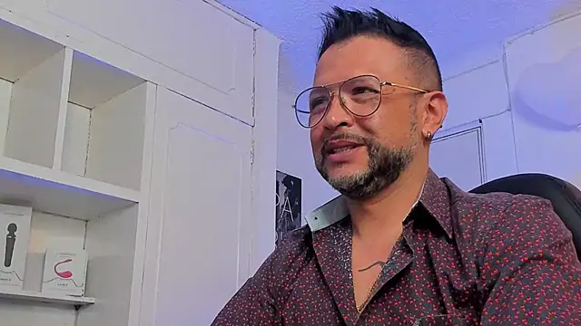 Snapshot of MrFrank_tattoo chatting on February 2025 04:41:02 PM MrFrank tattoo online show from February 2025 04:41:02 PM