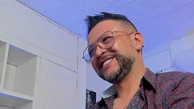 Snapshot of MrFrank_tattoo chatting on February 2025 07:44:01 PM MrFrank tattoo online show from February 2025 07:44:01 PM