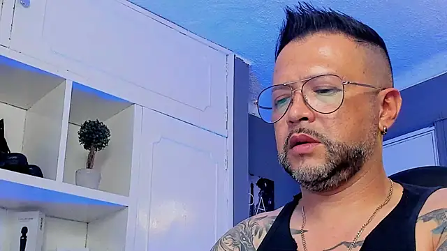 Snapshot of MrFrank_tattoo chatting on March 2025 10:22:02 PM MrFrank tattoo online show from March 2025 10:22:02 PM