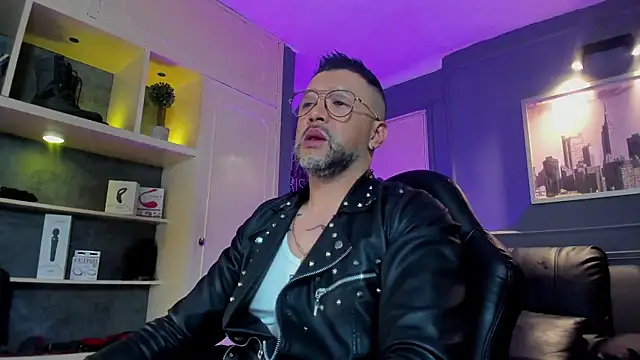 Snapshot of MrFrank_tattoo chatting on February 2026 10:18:01 AM MrFrank tattoo online show from February 2026 10:18:01 AM