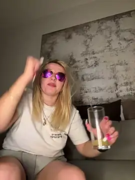 Strongqueen online show from January 2025 10:24:01 PM