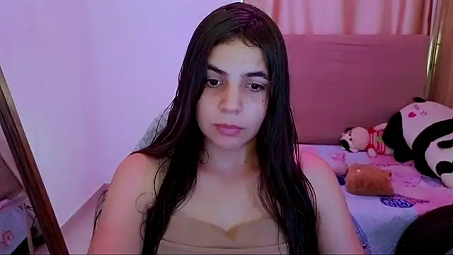 Snapshot of _elenna chatting on June 2026 05:39:02 PM elenna online show from June 2026 05:39:02 PM