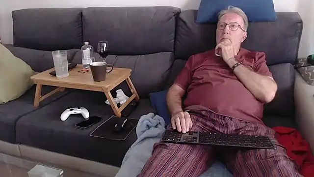 Snapshot of Nudelschwanz chatting on April 2026 03:31:02 PM Nudelschwanz online show from April 2026 03:31:02 PM
