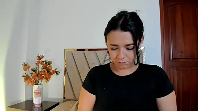 Amber  Davis online show from December 2024 12:13:02 PM