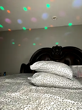 Snapshot of ThickAssRena chatting on October 2025 07:07:01 AM ThickAssRena online show from October 2025 07:07:01 AM