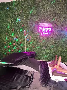 Snapshot of ThickAssRena chatting on April 2026 07:25:02 AM ThickAssRena online show from April 2026 07:25:02 AM