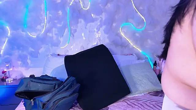 emmajohnss online show from February 2026 03:40:01 AM