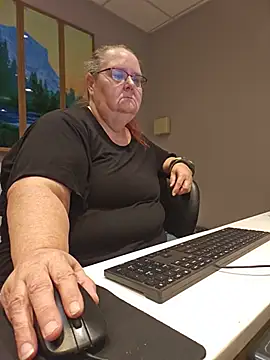 Hornybbw1978 online show from July 2026 06:00:02 AM