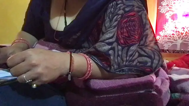 Snapshot of Riyasingh9 chatting on November 2025 04:44:02 AM Riyasingh9 online show from November 2025 04:44:02 AM