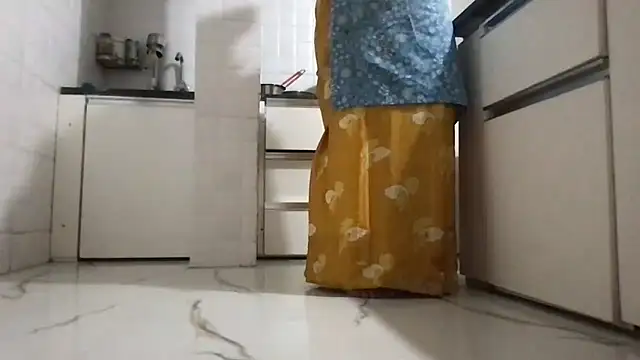 Snapshot of Riyasingh9 chatting on November 2025 03:49:01 AM Riyasingh9 online show from November 2025 03:49:01 AM