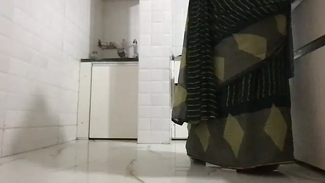 Snapshot of Riyasingh9 chatting on November 2025 04:17:02 AM Riyasingh9 online show from November 2025 04:17:02 AM