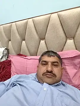 Amandev7 online show from February 2026 03:32:01 PM