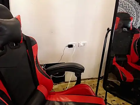 PirateEmpressBoaAico online show from April 2026 10:40:02 PM