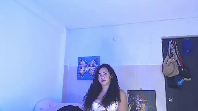 Snapshot of luciana_keating chatting on March 2026 04:27:01 AM luciana keating online show from March 2026 04:27:01 AM