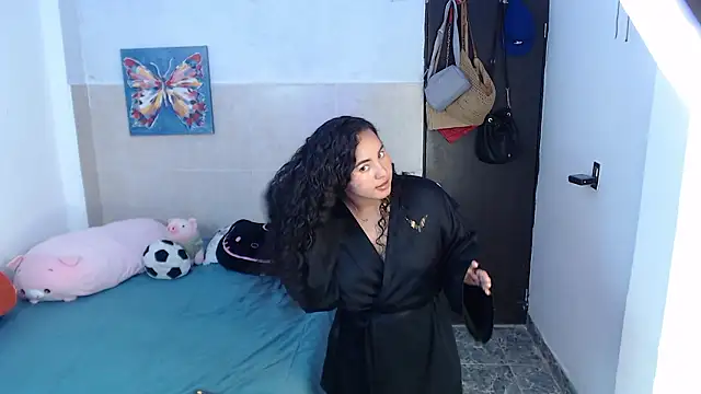 Snapshot of luciana_keating chatting on March 2026 05:40:02 AM luciana keating online show from March 2026 05:40:02 AM