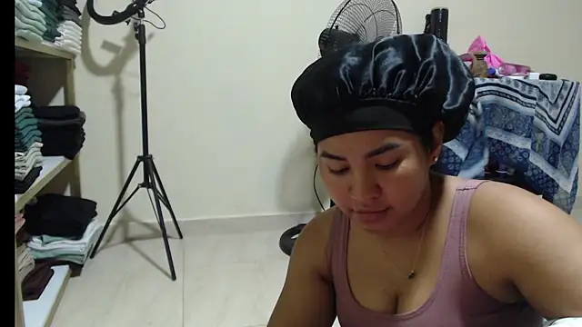 Snapshot of luciana_keating chatting on June 2026 06:38:02 AM luciana keating online show from June 2026 06:38:02 AM