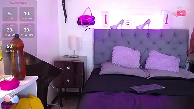 louise nails online show from February 2025 09:33:01 PM