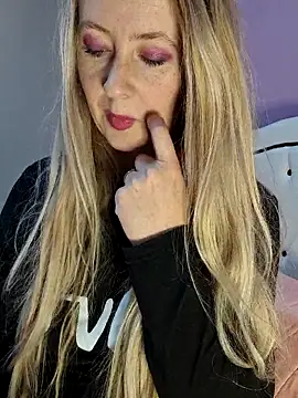 VictoriaMiami online show from November 2025 11:42:02 AM