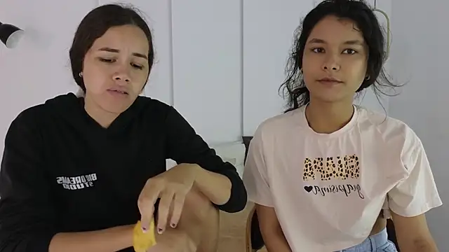 sexychanell 18 online show from October 2025 01:09:01 PM