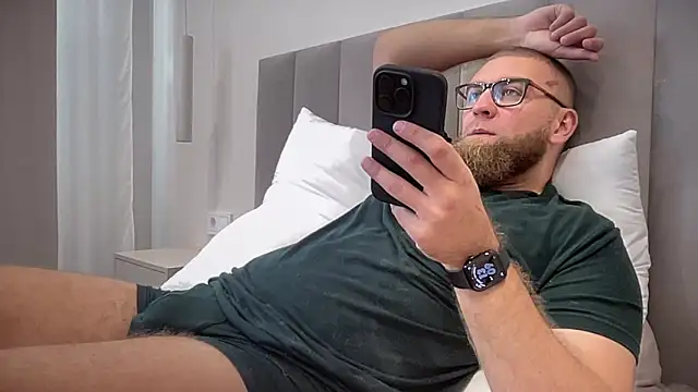 Snapshot of Bear_bear_ chatting on October 2025 10:10:02 AM Bear bear online show from October 2025 10:10:02 AM