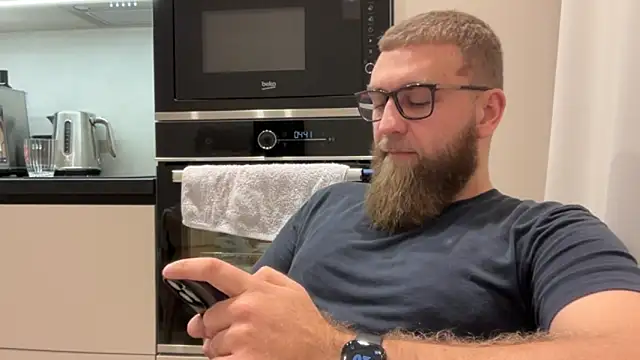 Snapshot of Bear_bear_ chatting on November 2025 11:21:01 AM Bear bear online show from November 2025 11:21:01 AM