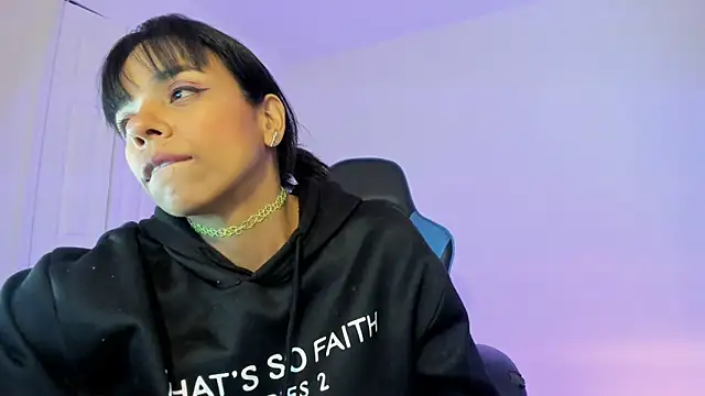 victoriachicas online show from January 2025 05:33:01 PM