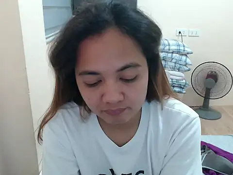 xTheLastVIRGINx online show from April 2026 05:00:01 PM