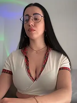 Snapshot of Emylia chatting on February 2025 04:37:02 PM Emylia online show from February 2025 04:37:02 PM