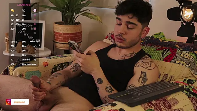 Arkaikomz online show from February 2025 10:33:01 PM