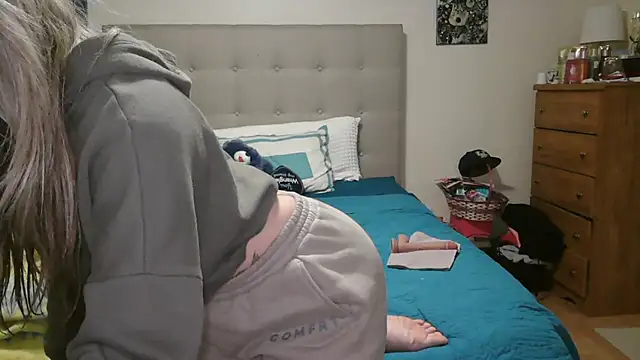 Heyitsmee33 online show from April 2026 10:21:02 AM