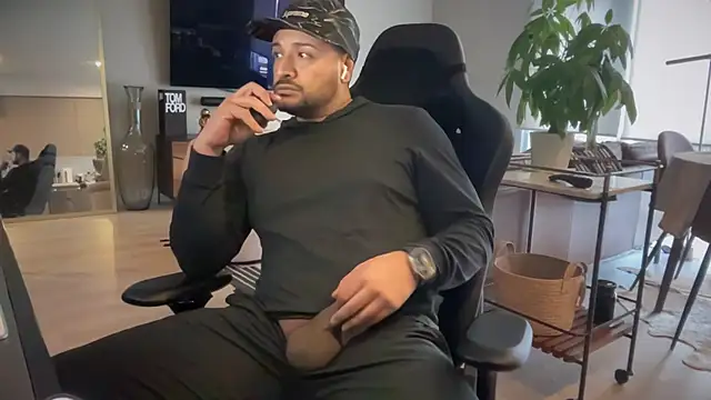 HungandThickLatin online show from January 2025 07:07:02 PM