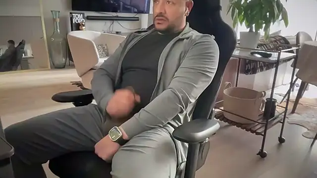 HungandThickLatin online show from January 2025 11:48:02 PM