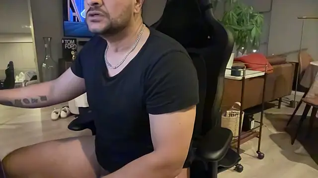 HungandThickLatin online show from January 2025 02:35:01 AM