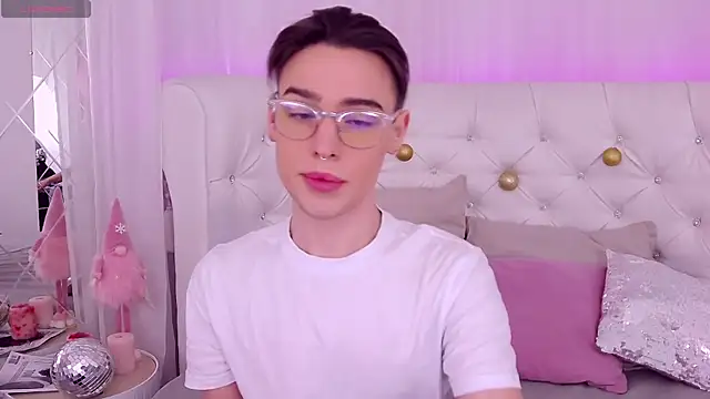 Snapshot of RobbyCharming chatting on December 2024 08:05:02 PM RobbyCharming online show from December 2024 08:05:02 PM