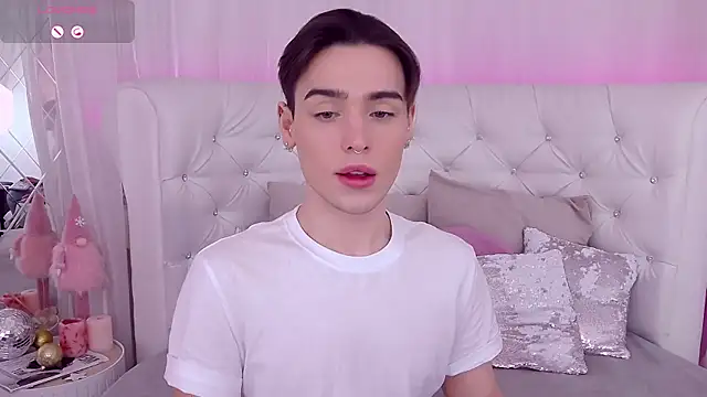 Snapshot of RobbyCharming chatting on January 2025 07:44:02 PM RobbyCharming online show from January 2025 07:44:02 PM
