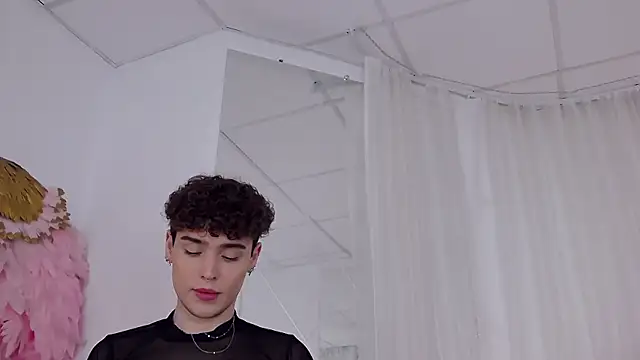 RobbyCharming online show from December 2025 04:08:01 AM