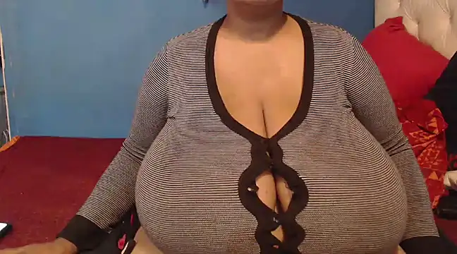 Snapshot of CUTEFIRMMELONSS chatting on March 2025 12:28:01 PM CUTEFIRMMELONSS online show from March 2025 12:28:01 PM