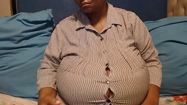 CUTEFIRMMELONSS online show from February 2026 03:54:01 AM