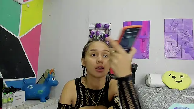 Snapshot of MarianaManzur chatting on September 2025 03:01:01 PM MarianaManzur online show from September 2025 03:01:01 PM