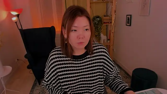 NatzukoShee online show from March 2025 01:19:02 PM