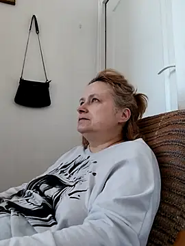 Snapshot of She-devilx chatting on April 2026 12:32:01 PM She-devilx online show from April 2026 12:32:01 PM