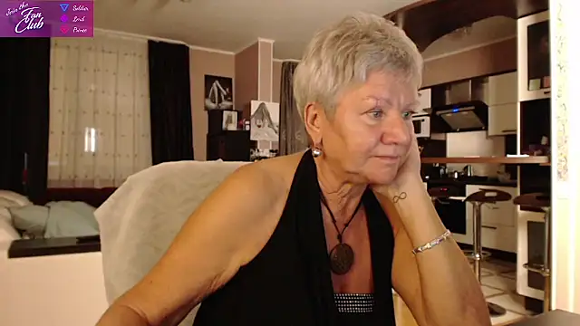 roxana brooks online show from December 2024 05:43:02 PM