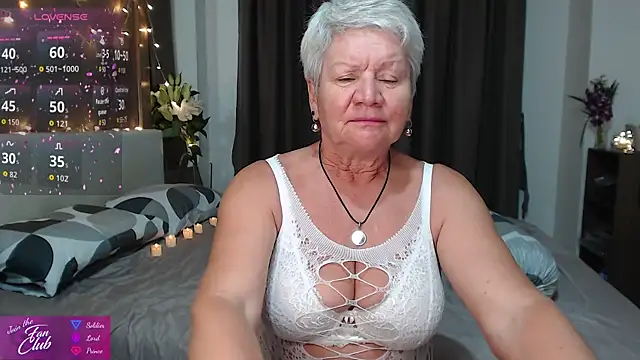 Snapshot of roxana_brooks chatting on April 2026 02:14:02 PM roxana brooks online show from April 2026 02:14:02 PM