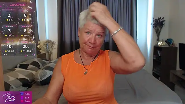 Snapshot of roxana_brooks chatting on May 2026 11:33:01 PM roxana brooks online show from May 2026 11:33:01 PM