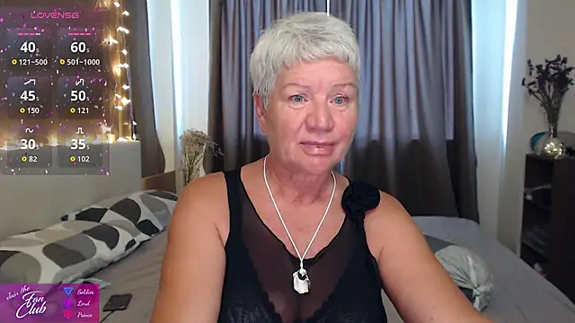 Snapshot of roxana_brooks chatting on June 2026 12:05:02 AM roxana brooks online show from June 2026 12:05:02 AM
