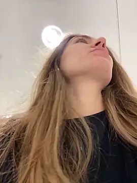 Snapshot of ValenciaShock chatting on December 2024 08:23:02 AM ValenciaShock online show from December 2024 08:23:02 AM