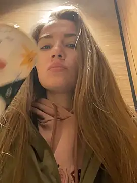 Snapshot of ValenciaShock chatting on January 2025 05:07:02 AM ValenciaShock online show from January 2025 05:07:02 AM