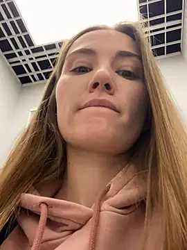 Snapshot of ValenciaShock chatting on February 2025 08:21:02 AM ValenciaShock online show from February 2025 08:21:02 AM