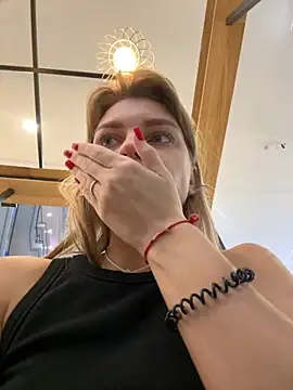 Snapshot of ValenciaShock chatting on September 2025 06:37:02 AM ValenciaShock online show from September 2025 06:37:02 AM