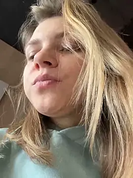 Snapshot of ValenciaShock chatting on October 2025 06:41:02 AM ValenciaShock online show from October 2025 06:41:02 AM